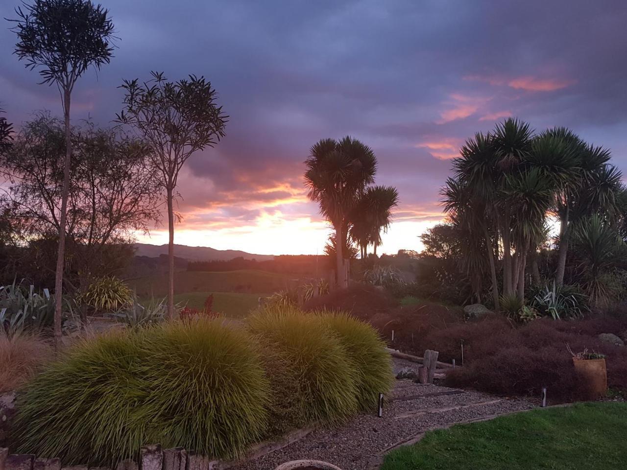 Above The River Karapiro Bed & Breakfast Buitenkant foto