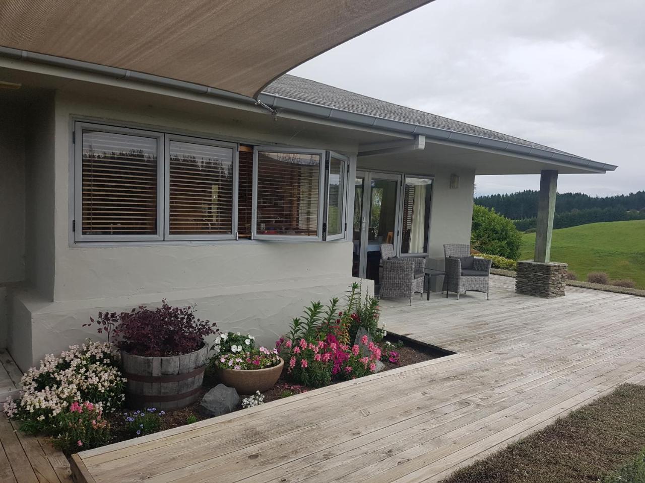 Above The River Karapiro Bed & Breakfast Buitenkant foto