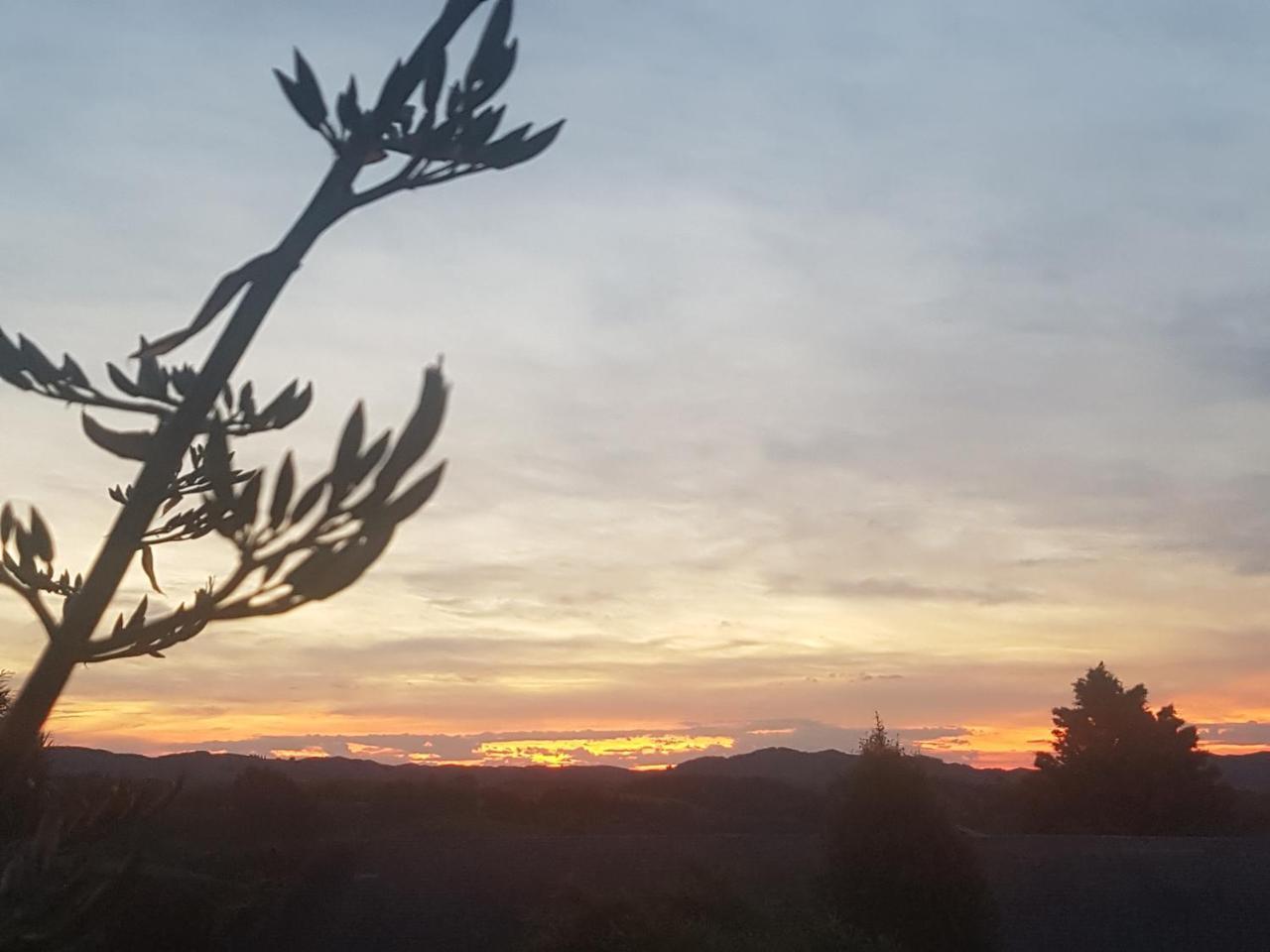 Above The River Karapiro Bed & Breakfast Buitenkant foto